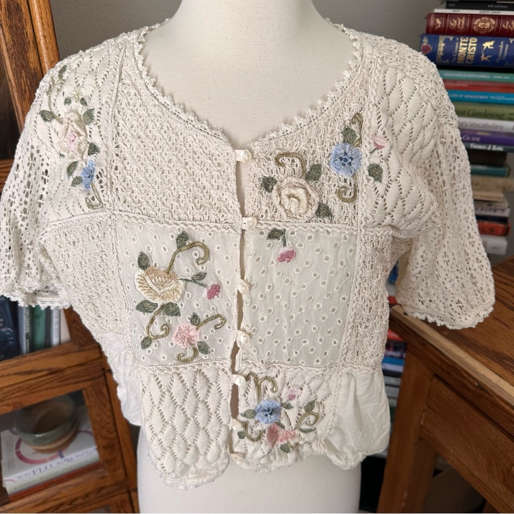 Vintage 90s embroidered crocheted quilt patchwork button down short sleeve top! - Picture 2 of 10
